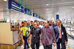 中國游客機場遭勒索 大馬總理承諾徹查